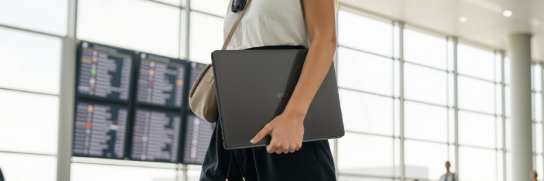 1.2kg Full-size screens. 
Featherweight fleet.